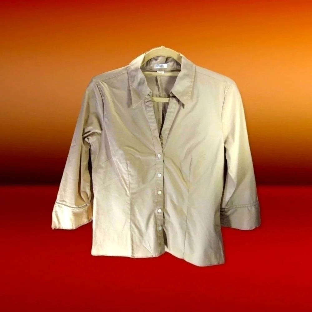 stretch Old Navy Off-white 3/4 sleeve blouse. Size medium.​​​​​